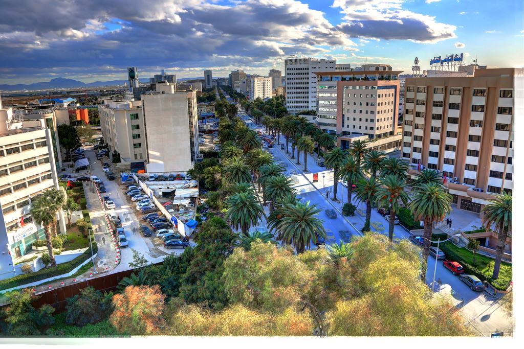 Hotel La Maison Blanche Tunis Exterior photo View of the city