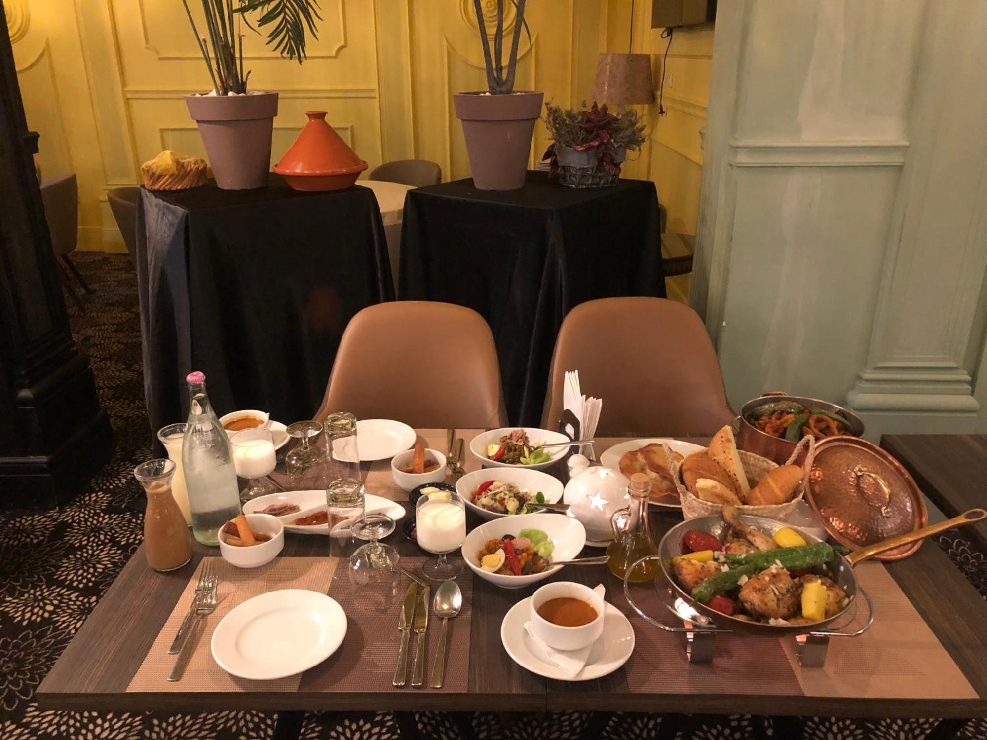 Hotel La Maison Blanche Tunis Exterior photo A traditional Azerbaijani breakfast