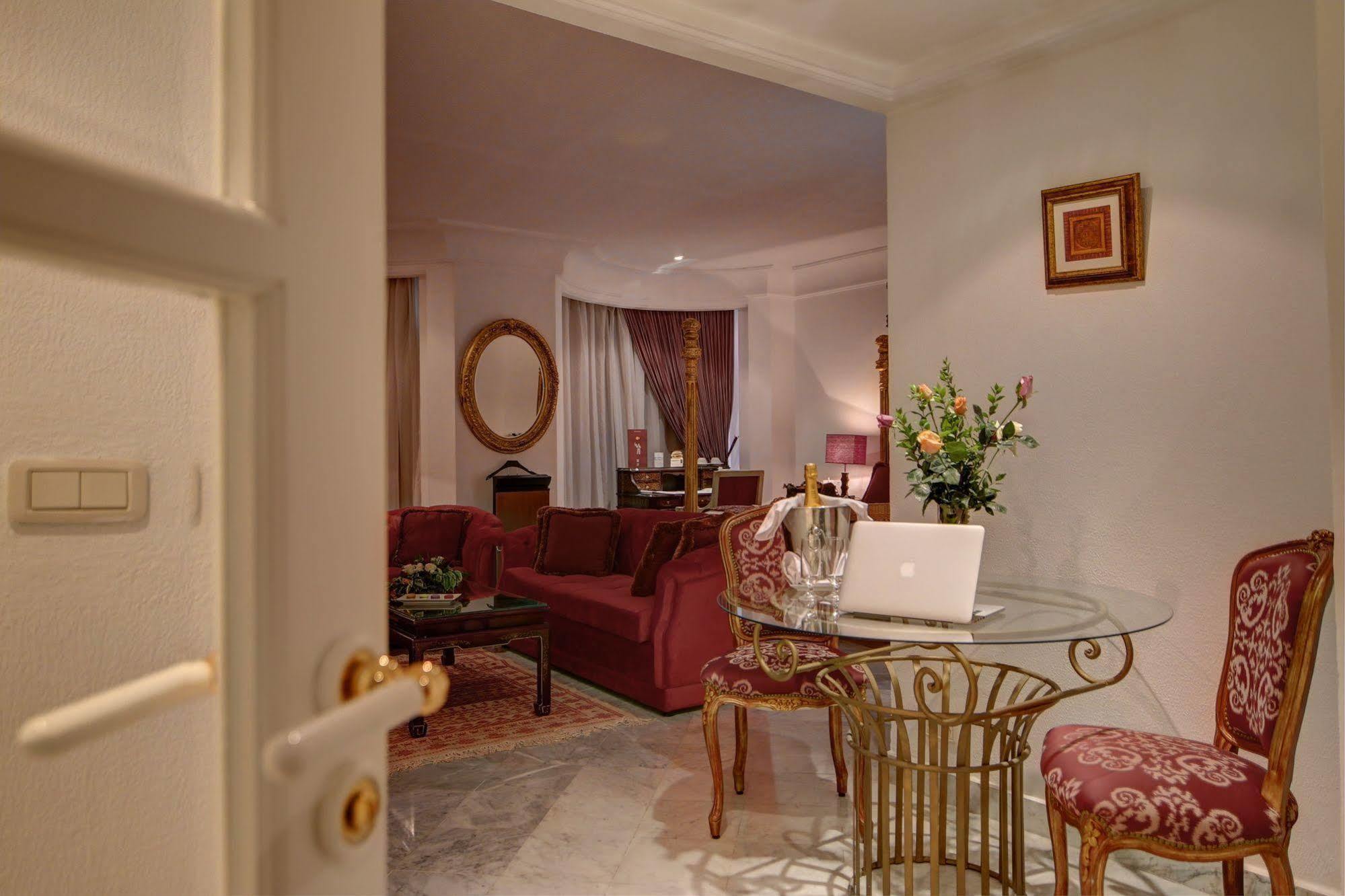 Hotel La Maison Blanche Tunis Exterior photo A suite at the hotel